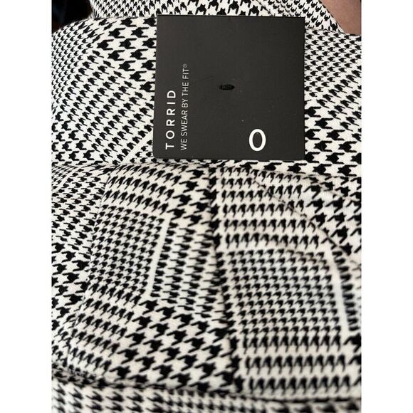 Torrid Size 0 Cropped Dress Pants Houndstooth Black White Pull On Large 12 NWT - Picture 4 of 4